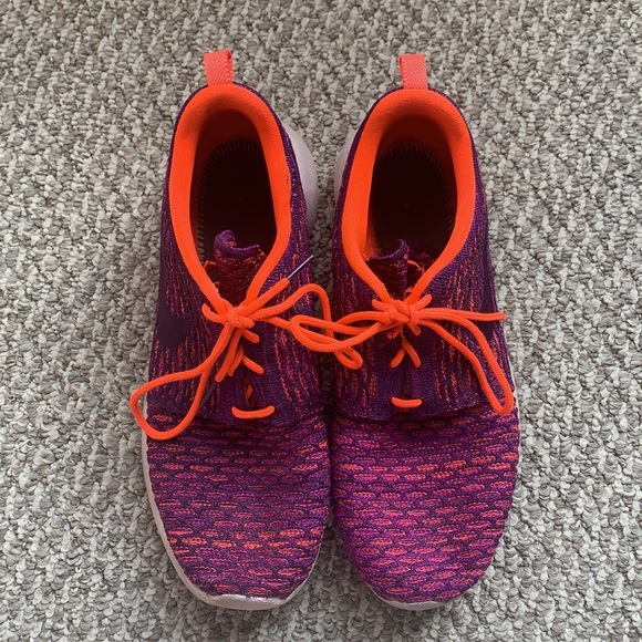 NIKE Running Shoes - Picture 3 of 5